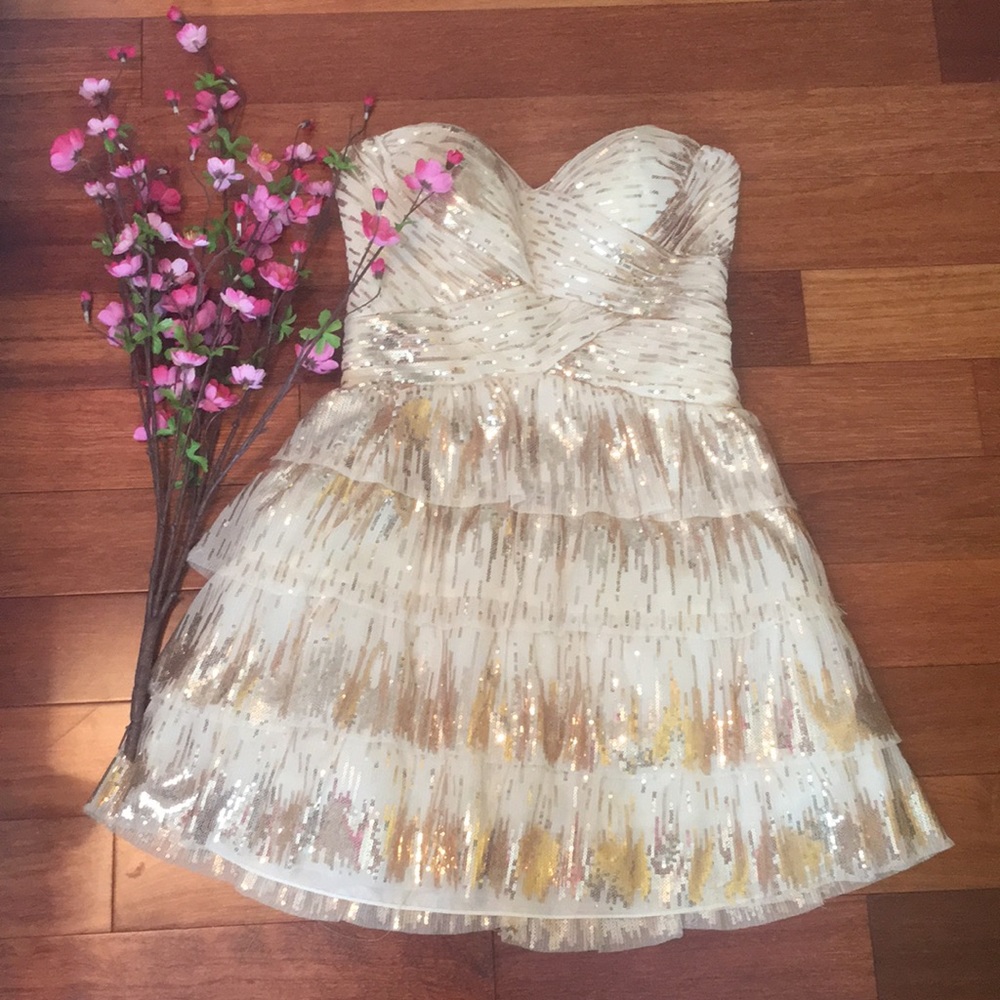 Gold sequined dress!